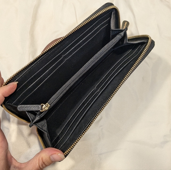 Michael Kors black wallet - Picture 5 of 9